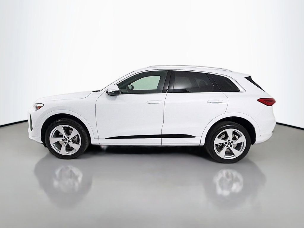 Used 2025 Audi Q5 Premium Plus w/ Premium Plus AWD/4WD image 4