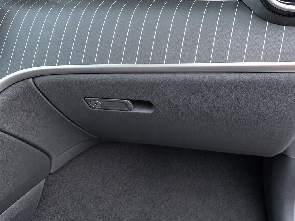 New 2026 Mercedes-Benz GLC 300 4MATIC image 32