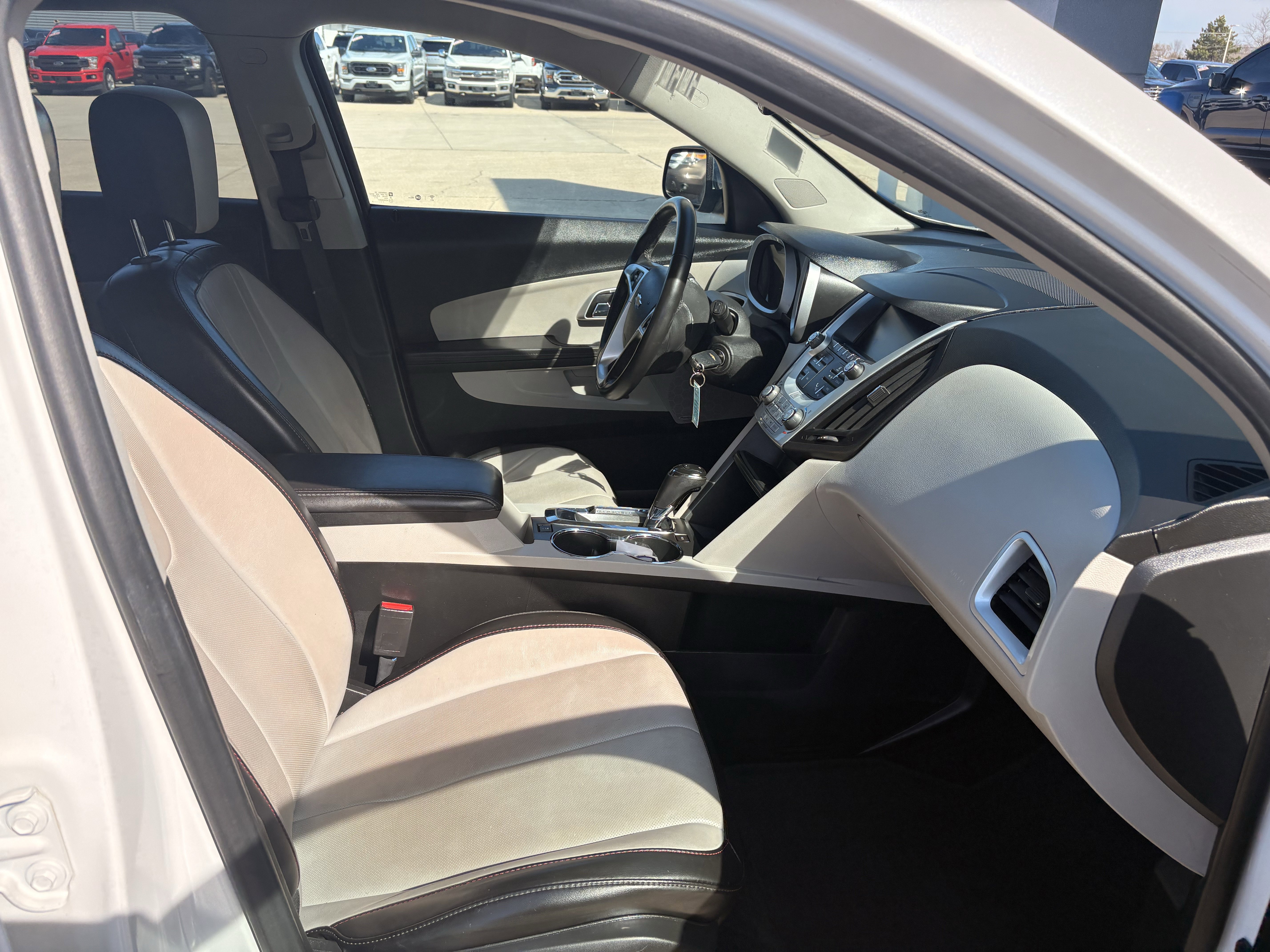 Used 2016 Chevrolet Equinox LTZ w/ Enhanced Convenience Package FWD image 8