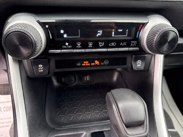 Used 2023 Toyota RAV4 LE AWD/4WD image 19