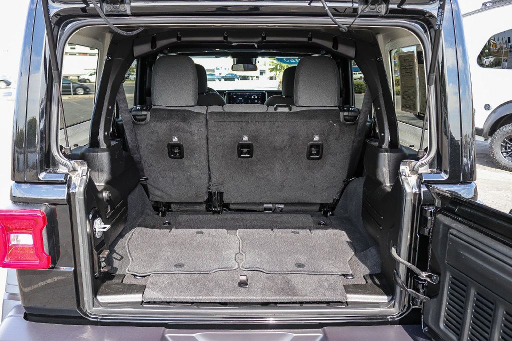 Used 2025 Jeep Wrangler Unlimited Rubicon AWD/4WD image 26