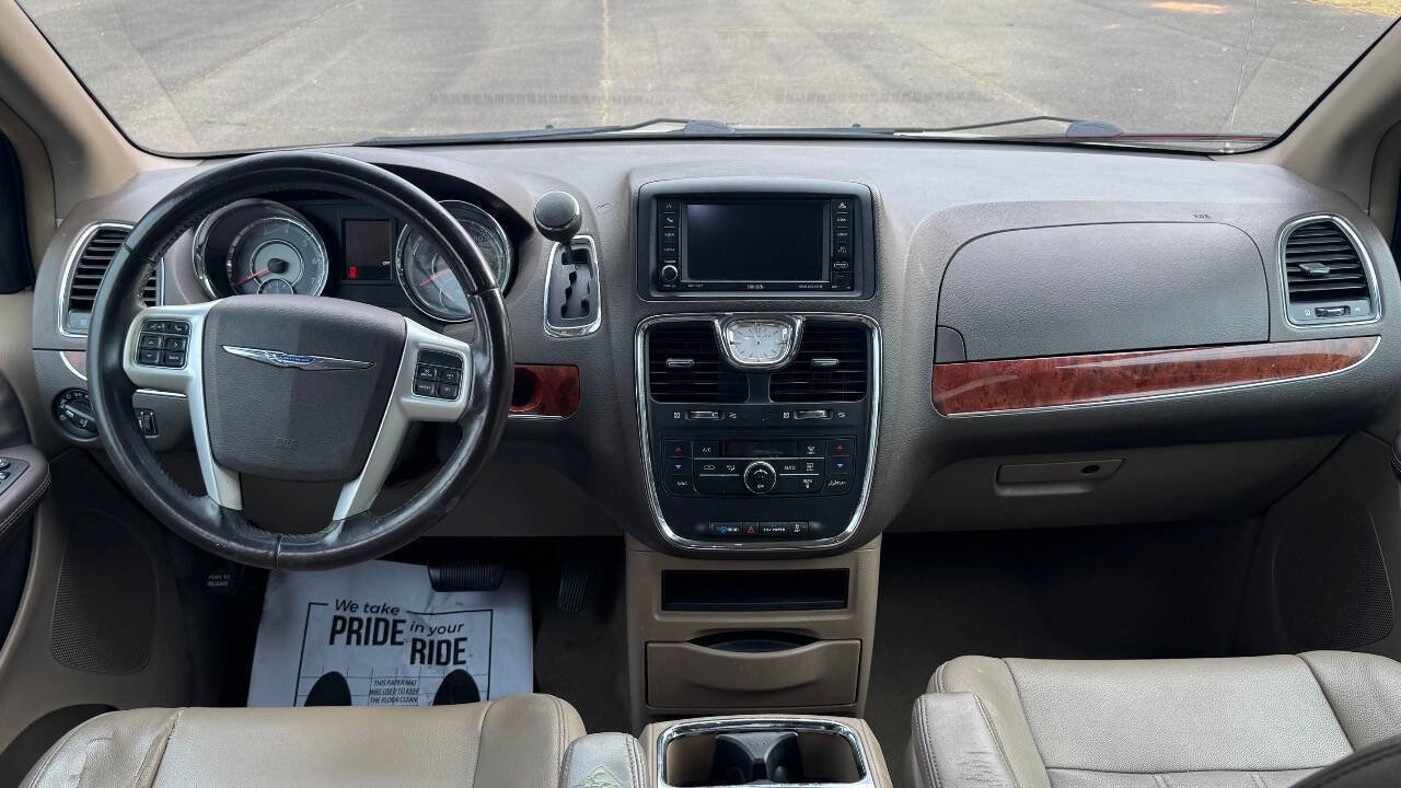 Used 2014 Chrysler Town & Country Touring FWD image 12
