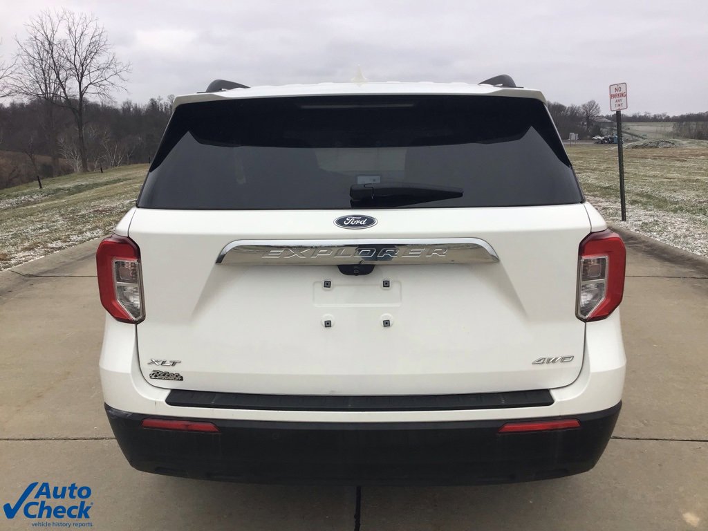 Used 2021 Ford Explorer XLT image 4
