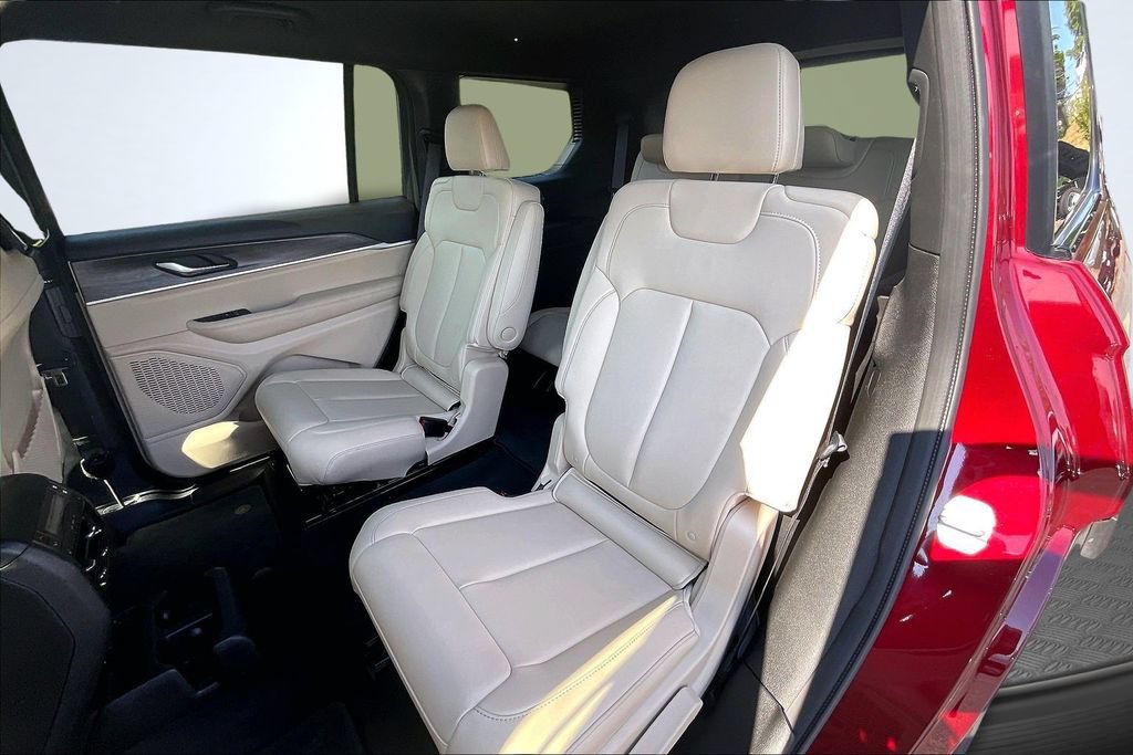 Used 2023 Jeep Grand Cherokee L Limited w/ Luxury Tech Group II RWD image 24