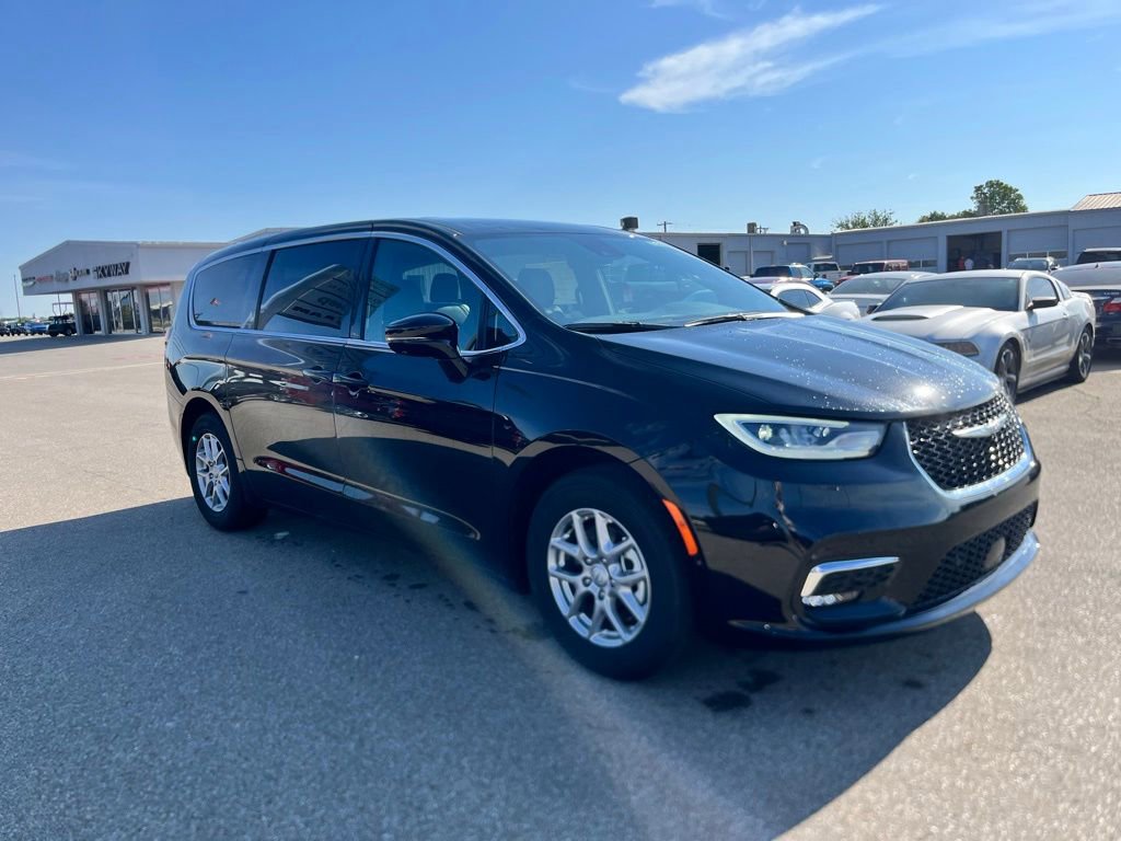 New 2026 Chrysler Pacifica Select FWD image 6