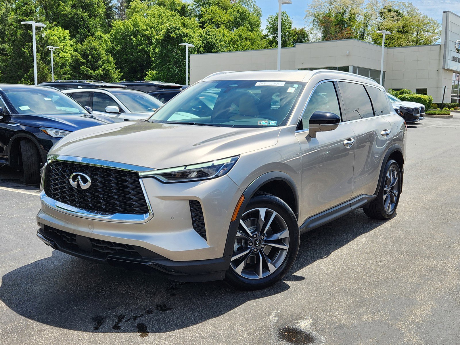 Certified 2023 INFINITI QX60 Luxe w/ Cargo Package AWD/4WD image 1