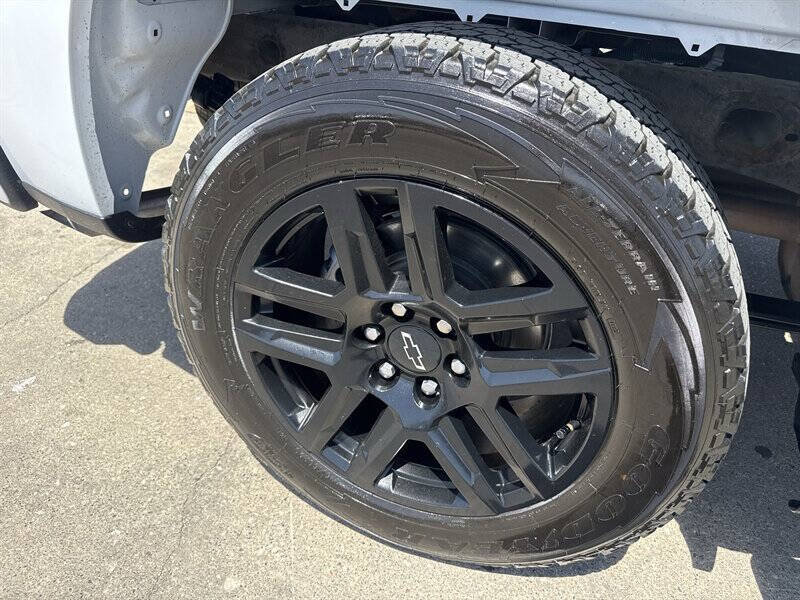 Used 2023 Chevrolet Silverado 1500 RST AWD/4WD image 14