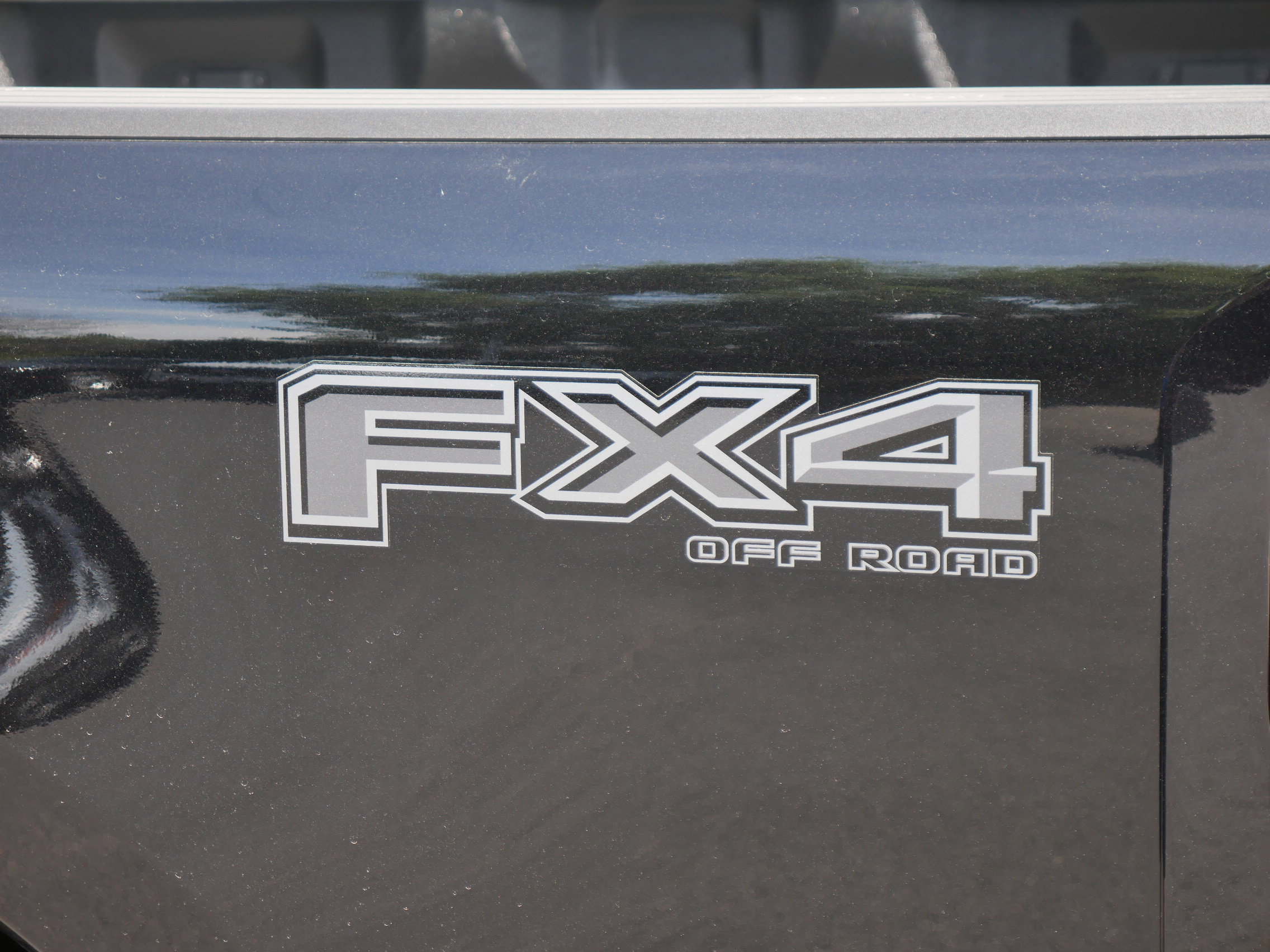 New 2025 Ford F250 Lariat w/ Lariat Ultimate Package image 24