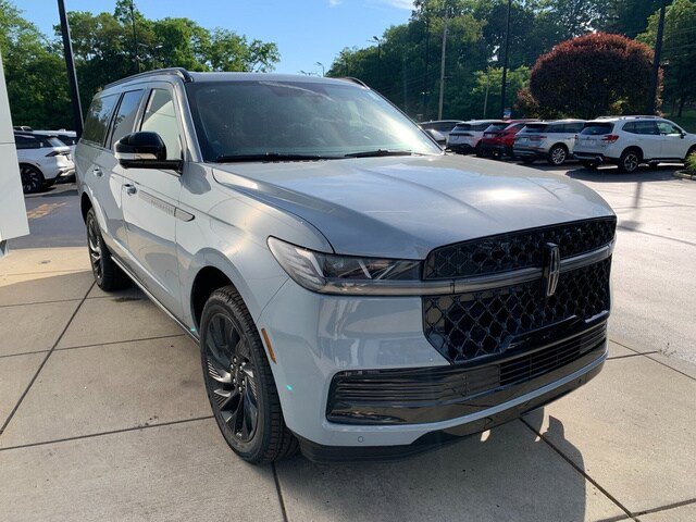 New 2026 Lincoln Navigator L Reserve w/ Jet Appearance Package AWD/4WD image 15