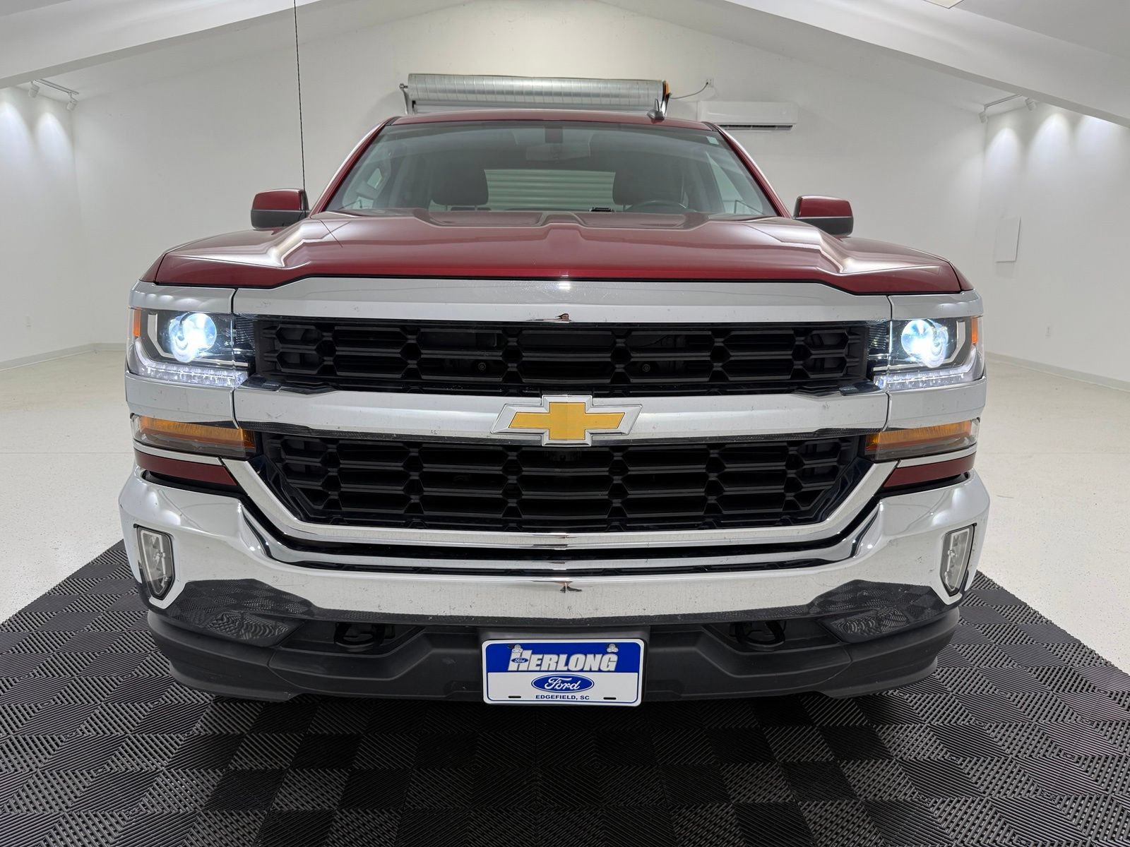Used 2018 Chevrolet Silverado 1500 LT w/ All Star Edition AWD/4WD image 2