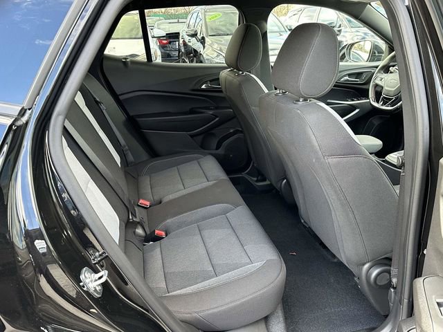 Used 2025 Chevrolet Trax RS w/ Sunroof Package image 21