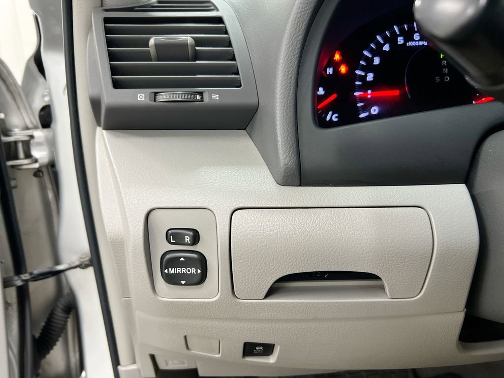 Used 2011 Toyota Camry XLE w/ XLE Extra-Value Pkg #2 image 17