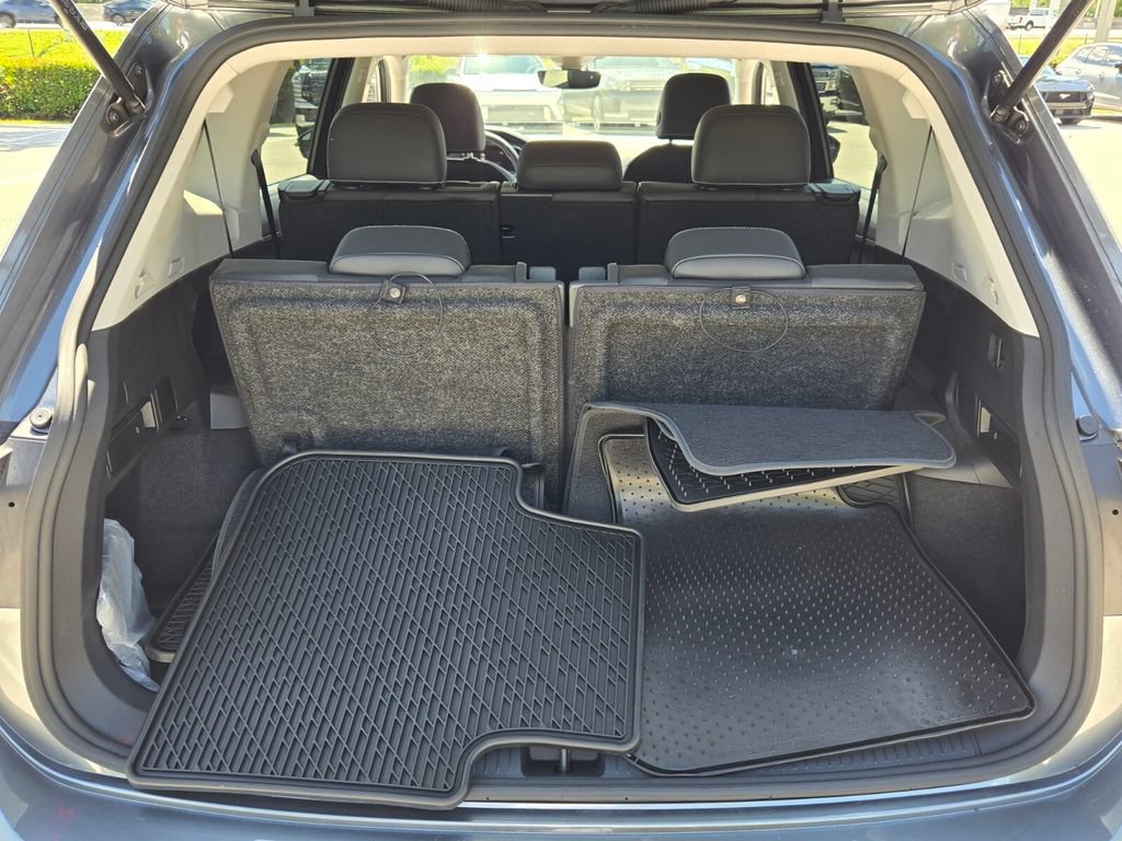 Certified 2023 Volkswagen Tiguan SE FWD image 17