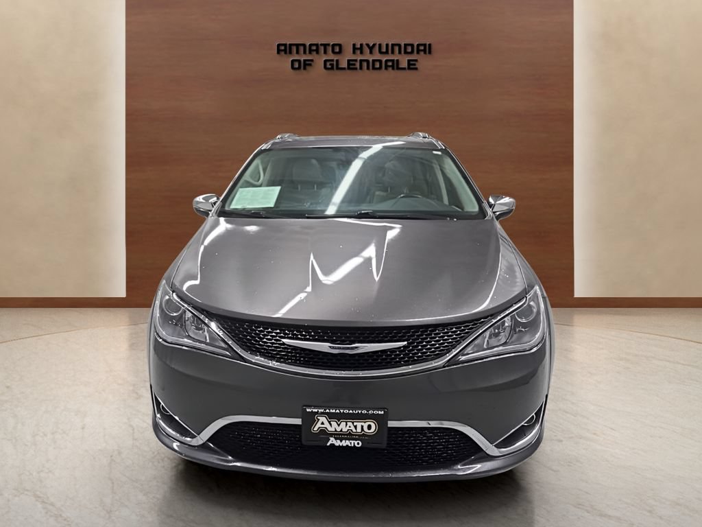 Used 2018 Chrysler Pacifica Limited w/ Tire & Wheel Group FWD image 9