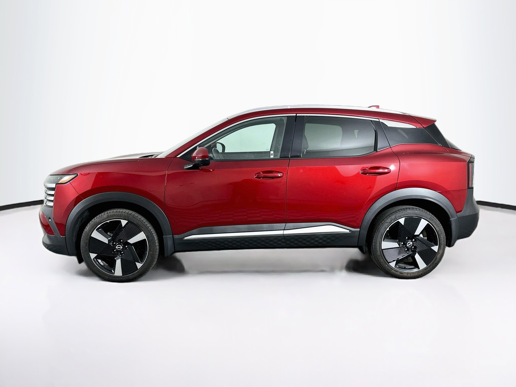 Used 2025 Nissan Kicks SR FWD image 4