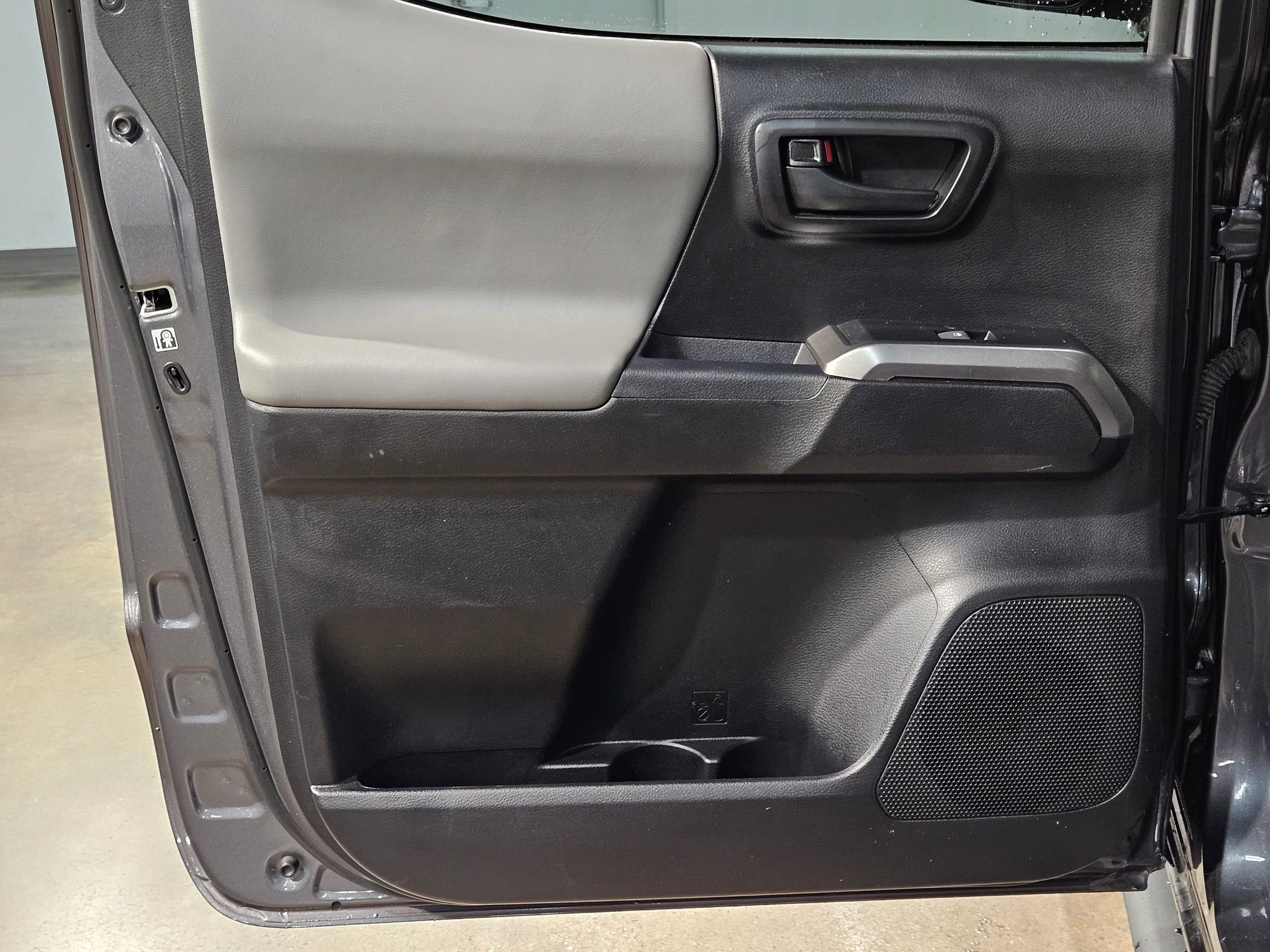 Used 2019 Toyota Tacoma SR5 image 32