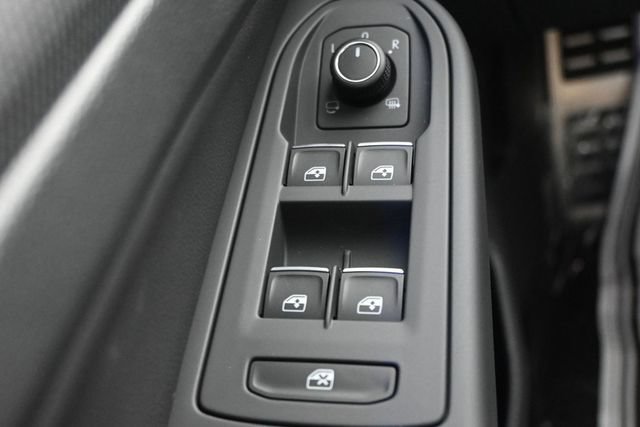 Used 2026 Volkswagen Golf AWD/4WD image 17