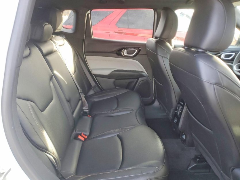 Used 2024 Jeep Compass Limited image 9