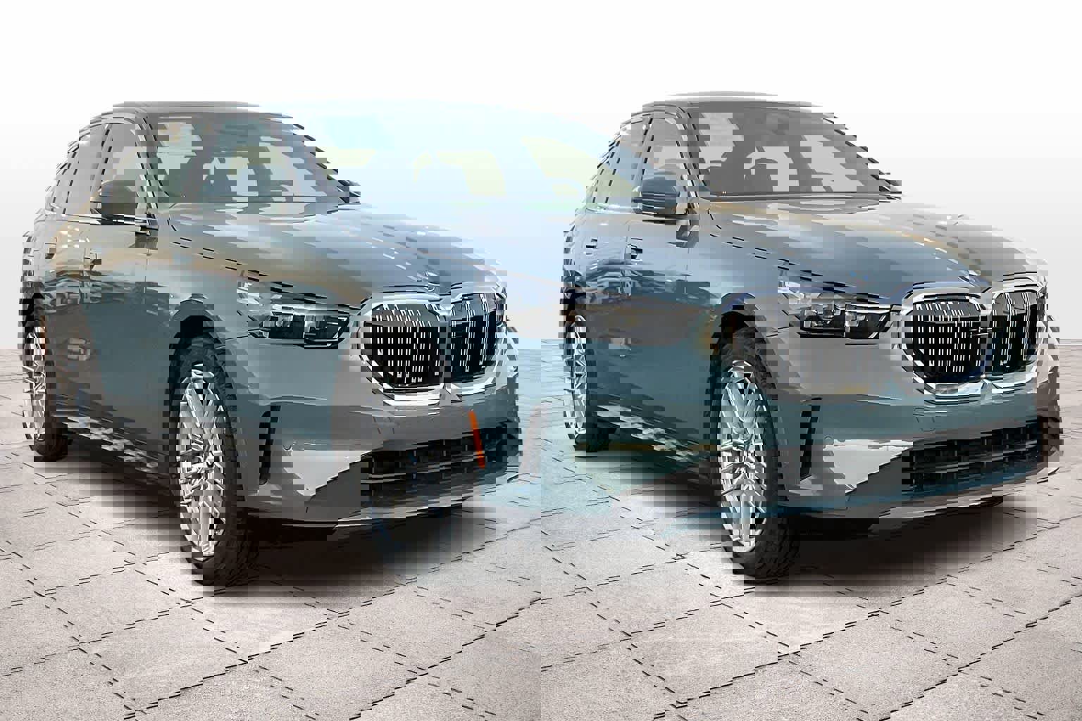 Used 2024 BMW 530i w/ Convenience Package image 2