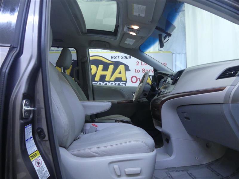 Used 2014 Toyota Sienna XLE image 8