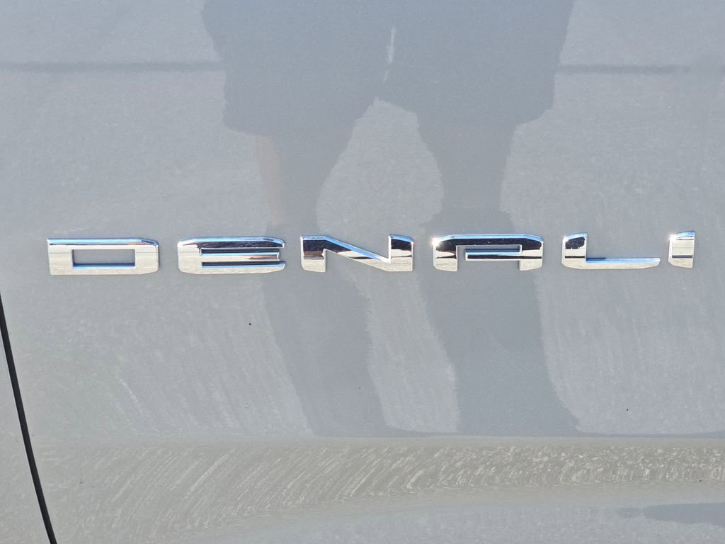 Used 2025 GMC Yukon Denali AWD/4WD image 10
