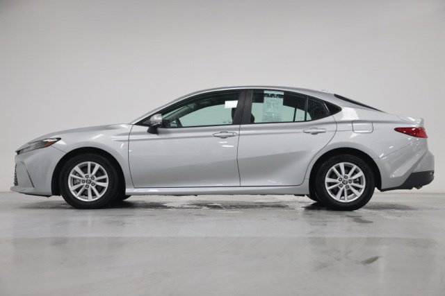Used 2025 Toyota Camry LE FWD image 9