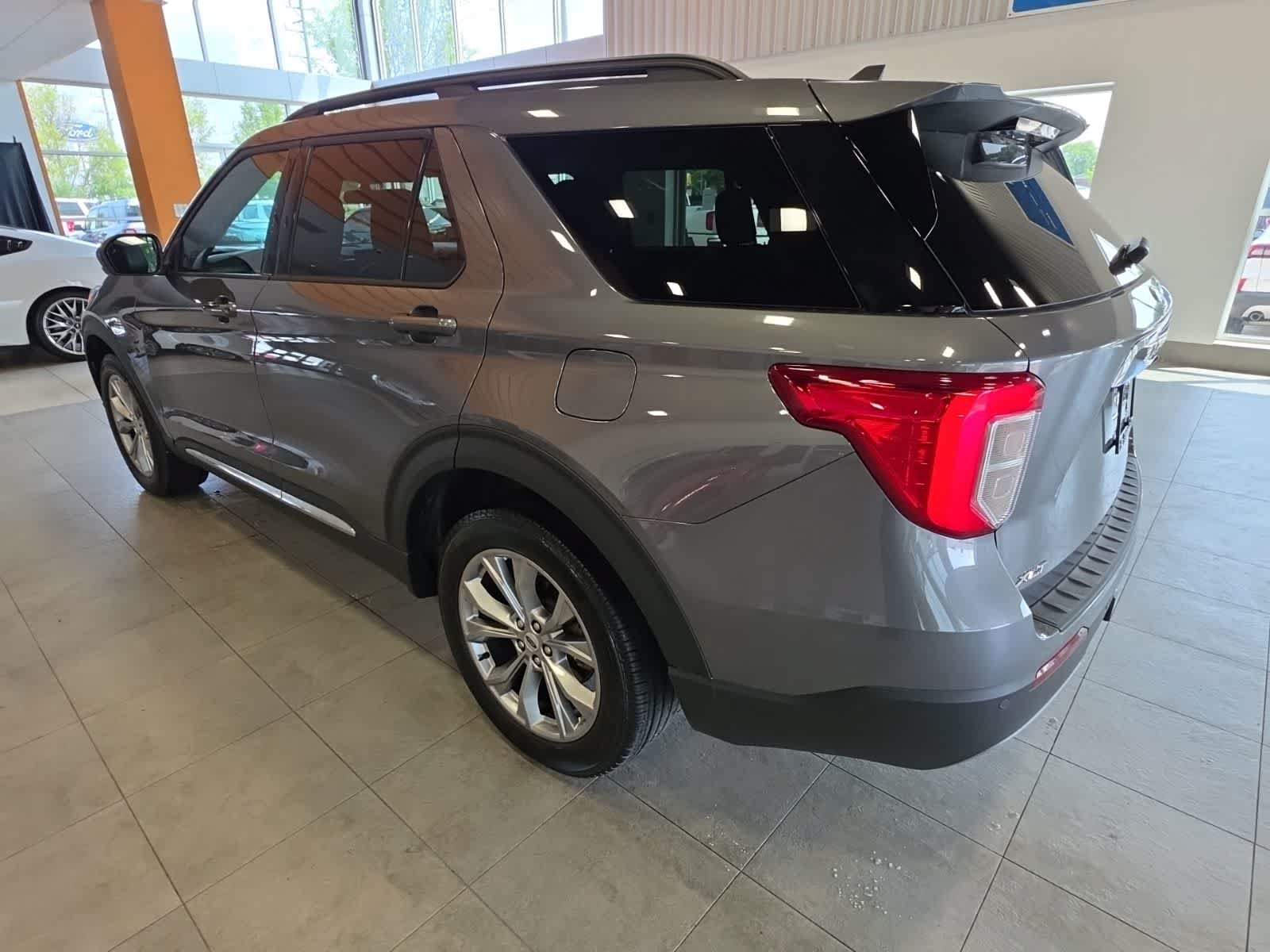 Used 2023 Ford Explorer XLT w/ Equipment Group 202A AWD/4WD image 14