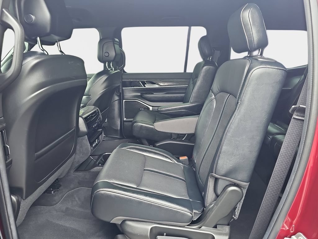 Used 2022 Jeep Wagoneer Series III w/ Flexible Seating Group AWD/4WD image 14