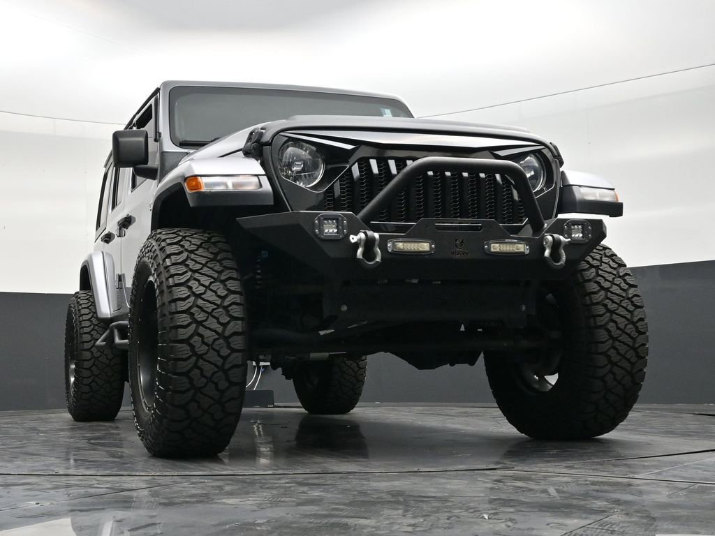 Used 2018 Jeep Wrangler Unlimited Sahara w/ Cold Weather Group image 26