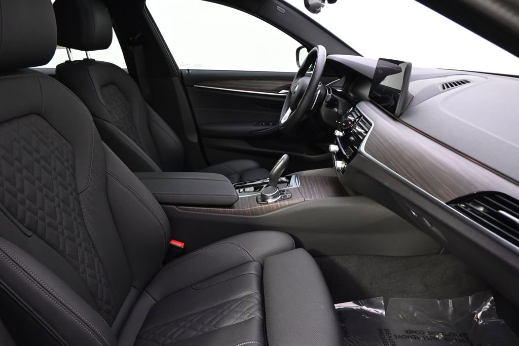 Used 2023 BMW 540i w/ Convenience Package image 16