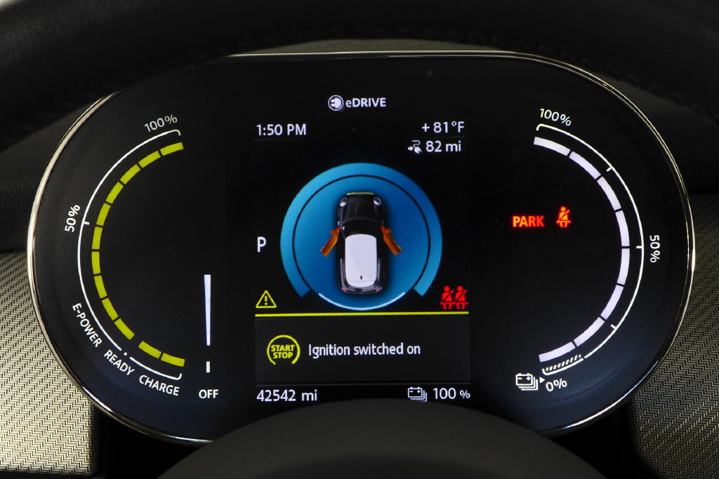 Certified 2024 MINI Cooper SE FWD image 29