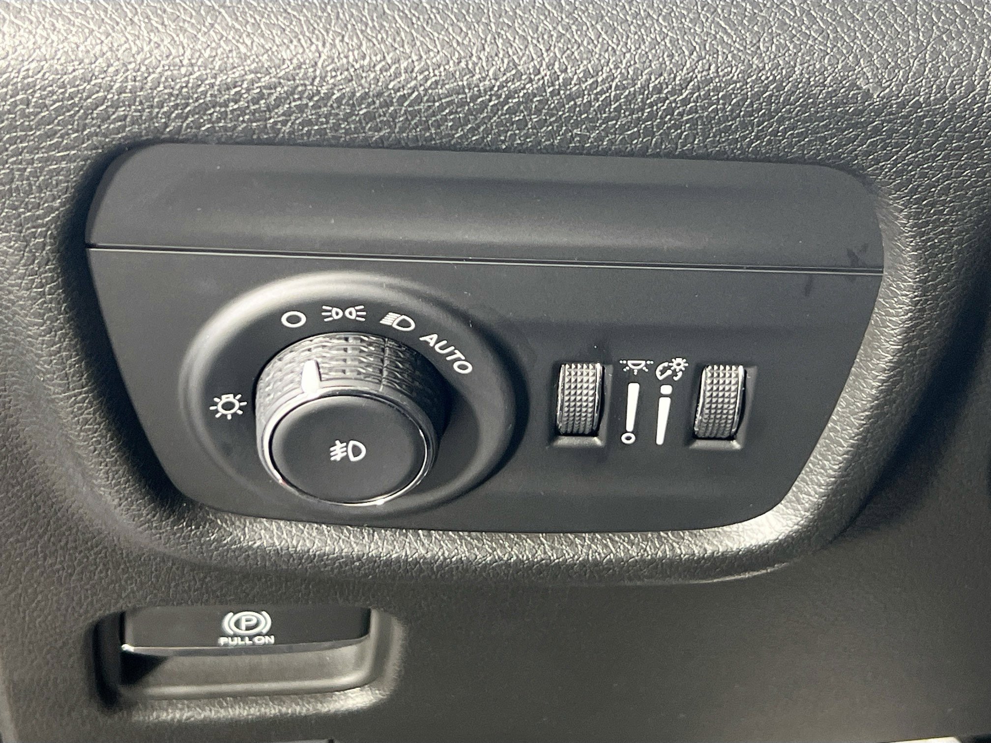 Used 2023 Jeep Grand Cherokee Limited AWD/4WD image 10