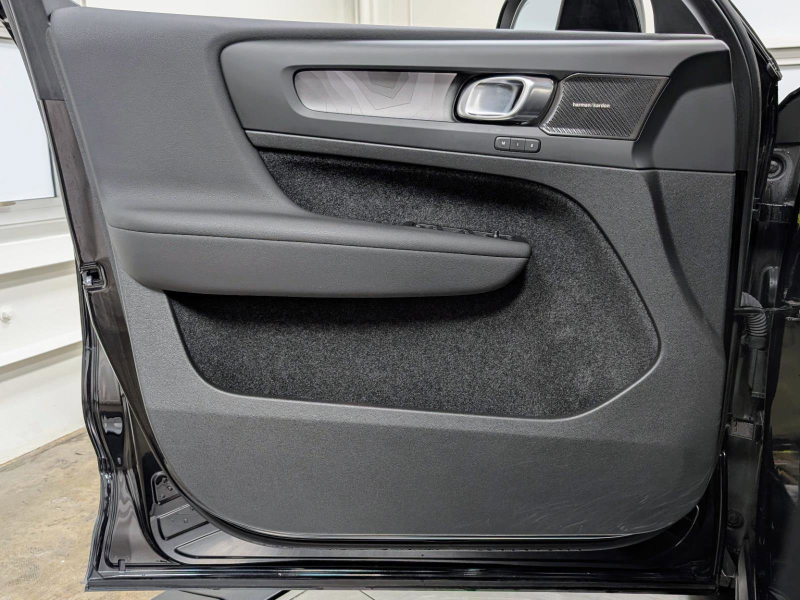 Used 2023 Volvo C40 P8 Recharge Ultimate AWD/4WD image 12