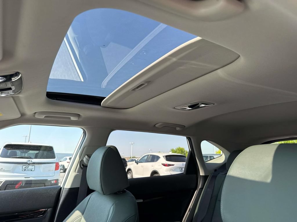 Used 2024 Kia Seltos SX w/ SX Sunroof Package AWD/4WD image 4