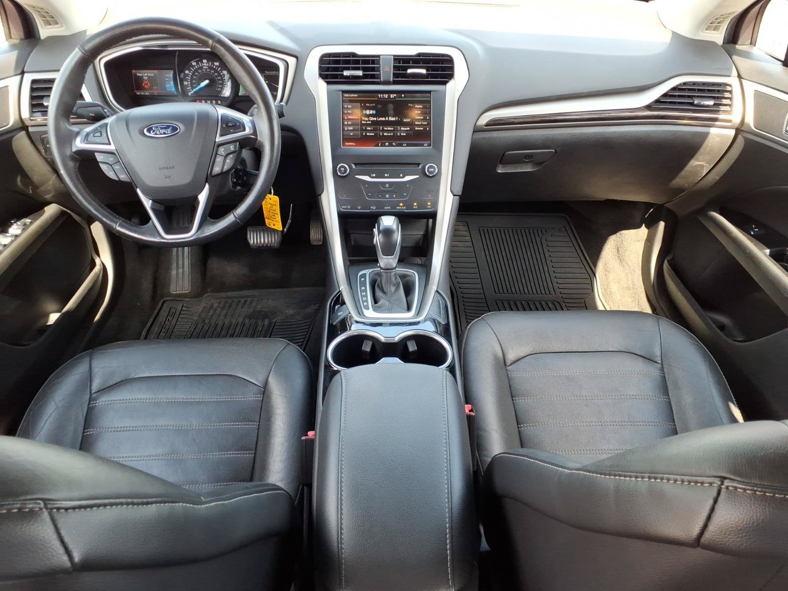 Used 2015 Ford Fusion SE w/ Equipment Group 202A FWD image 9