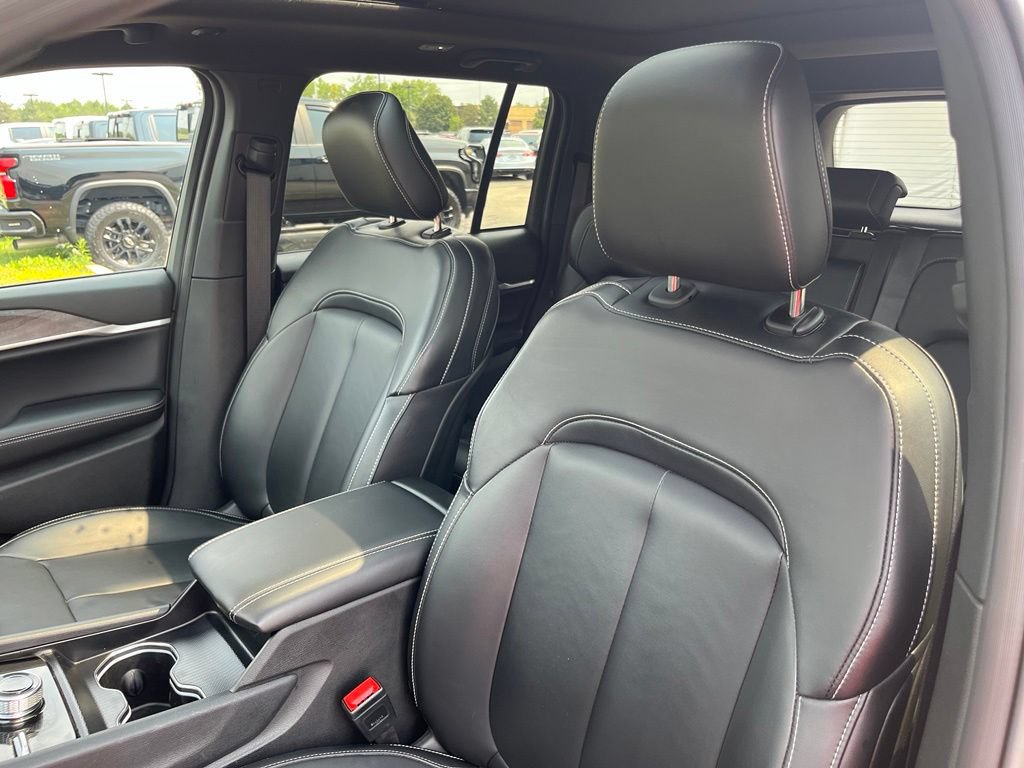 Used 2024 Jeep Grand Cherokee Limited AWD/4WD image 11