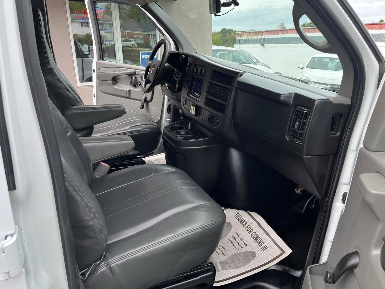 Used 2008 GMC Savana 3500 Extended RWD image 22
