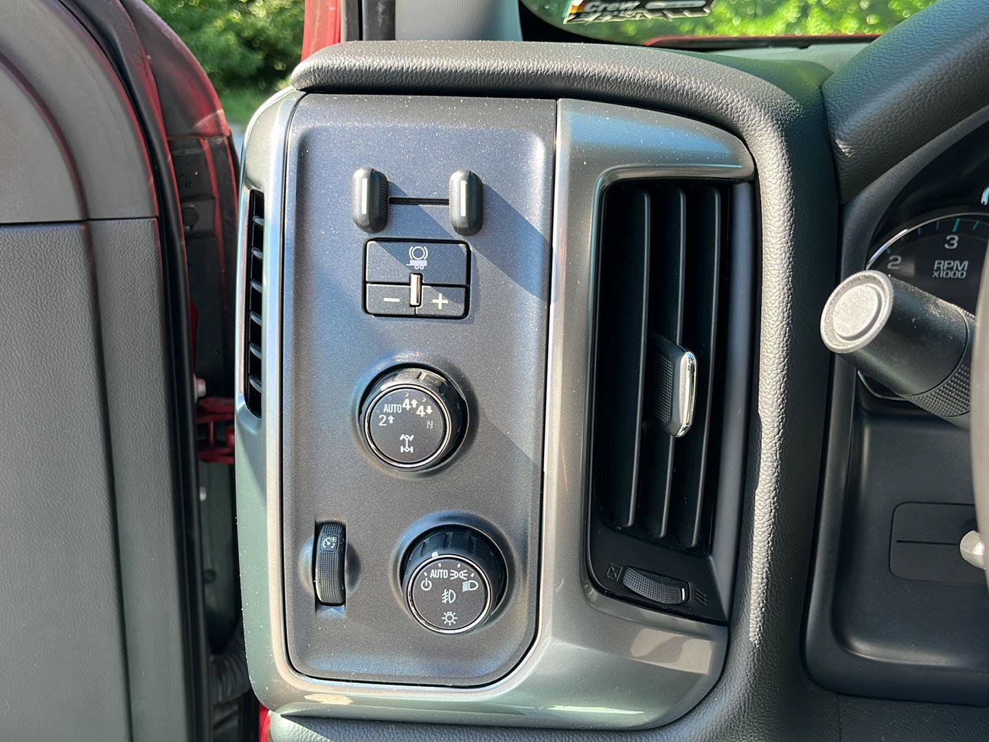Used 2018 Chevrolet Silverado 1500 LT w/ All Star Edition AWD/4WD image 11