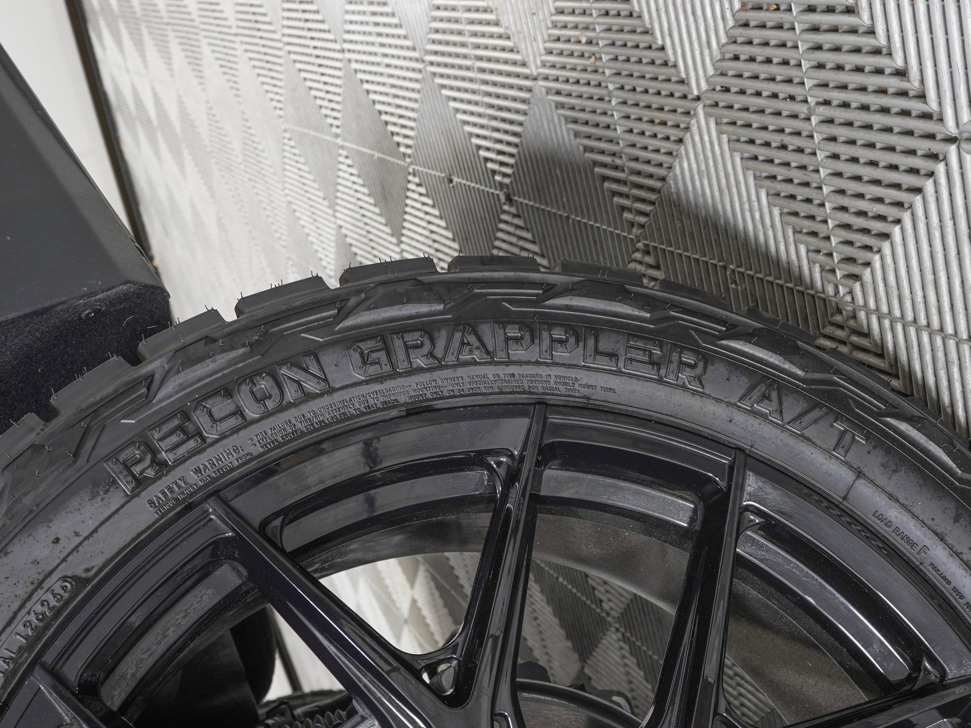 Used 2025 GMC Yukon Denali Ultimate image 41