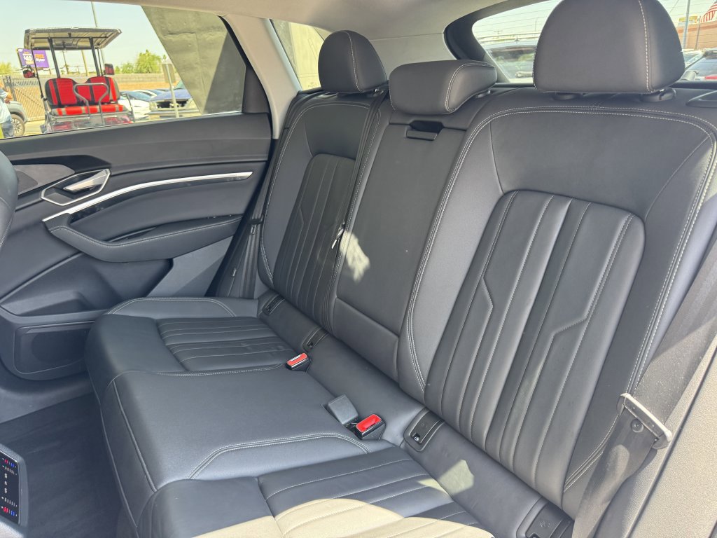 Used 2022 Audi e-tron Premium AWD/4WD image 42