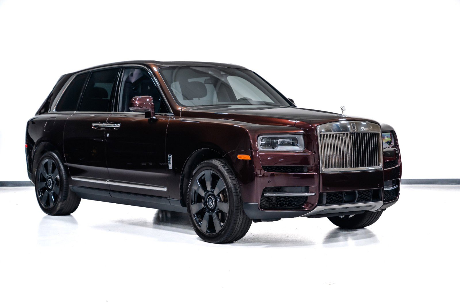 Used 2023 Rolls-Royce Cullinan image 2