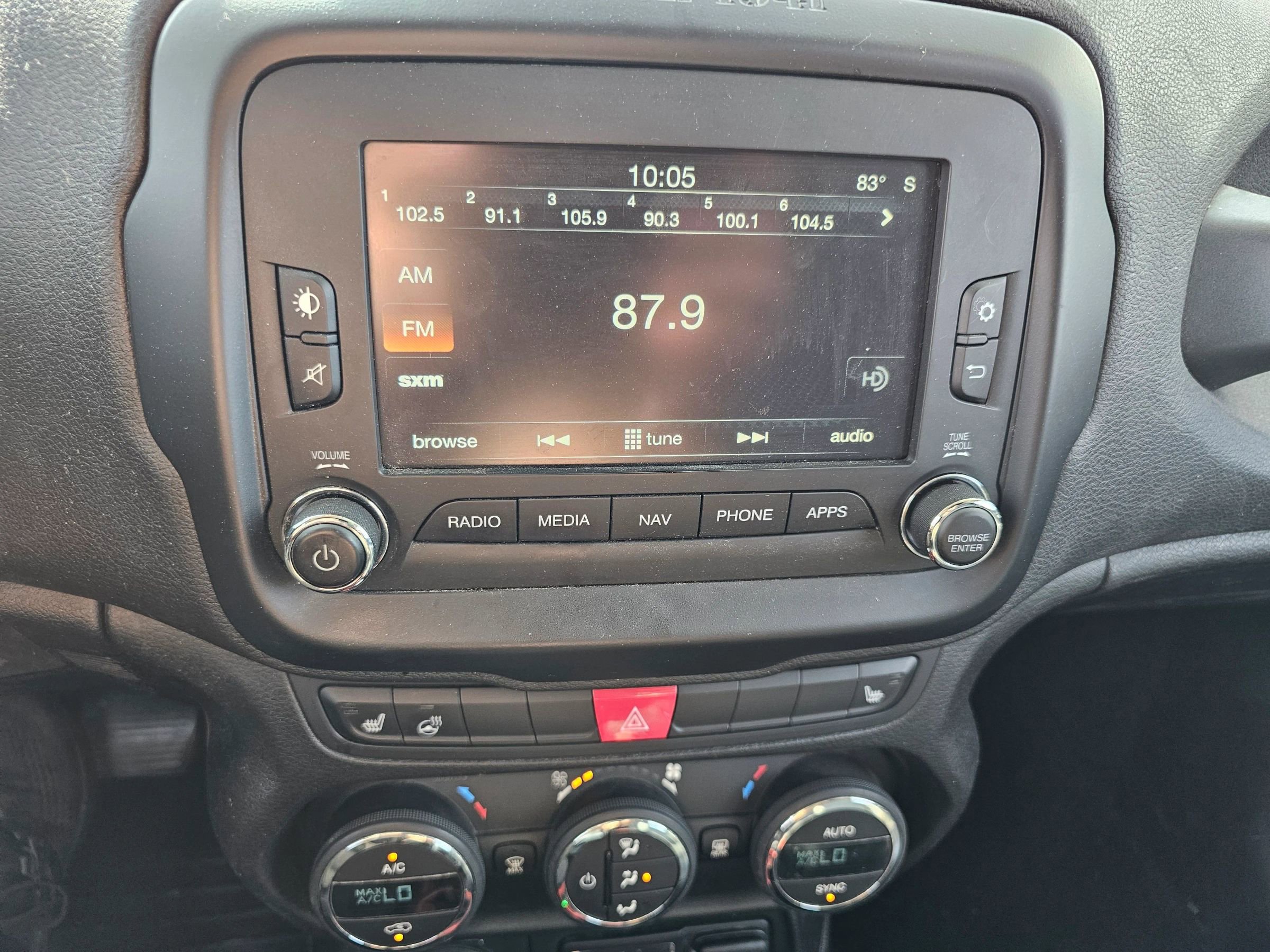 Used 2016 Jeep Renegade Trailhawk w/ Premium Trailhawk Package image 11