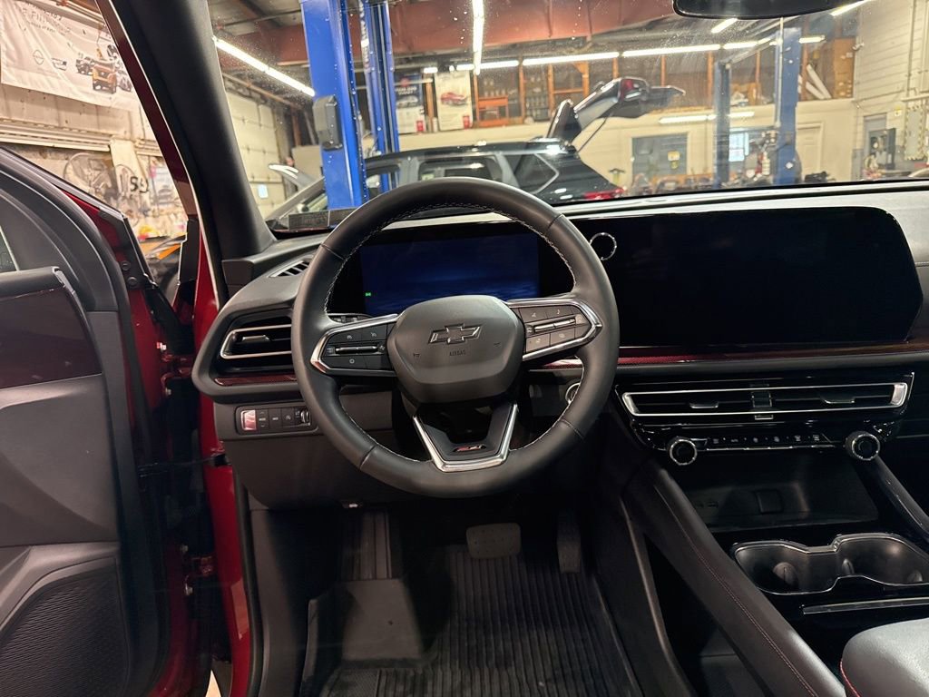 Used 2025 Chevrolet Traverse Z71 w/ Driver Confidence Package image 14