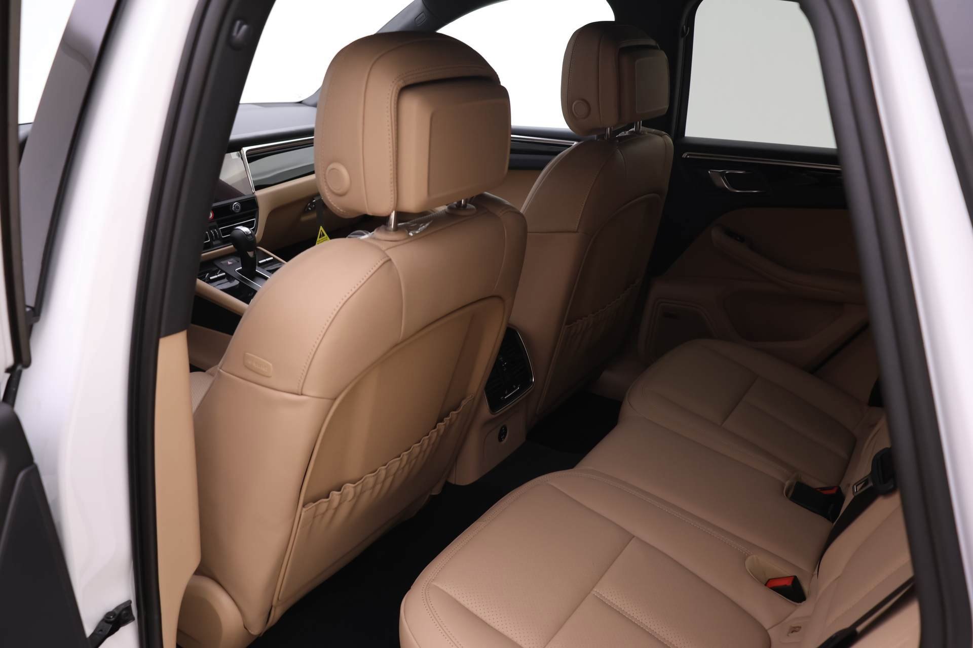 Used 2025 Porsche Macan image 9