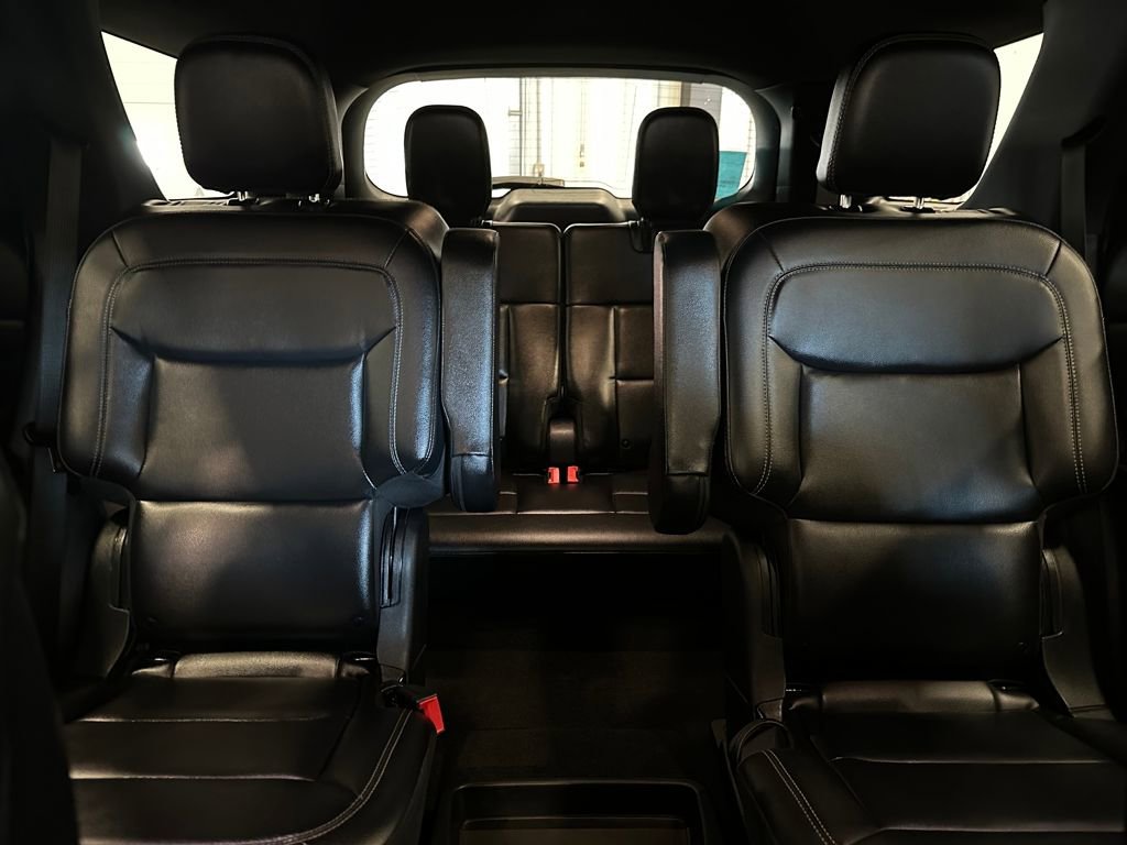 Used 2020 Ford Explorer XLT w/ Equipment Group 202A image 30