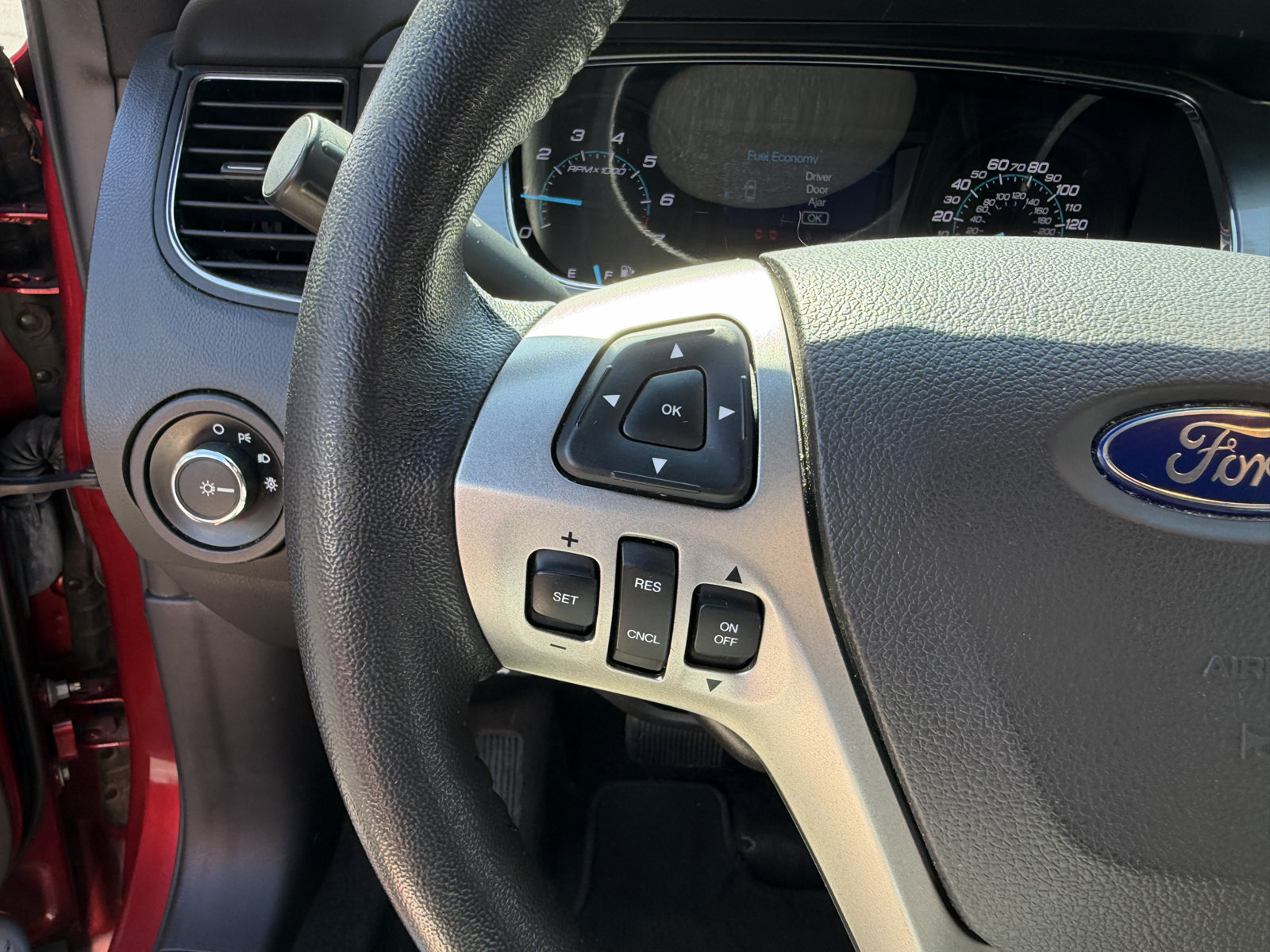Used 2018 Ford Taurus SEL FWD image 19