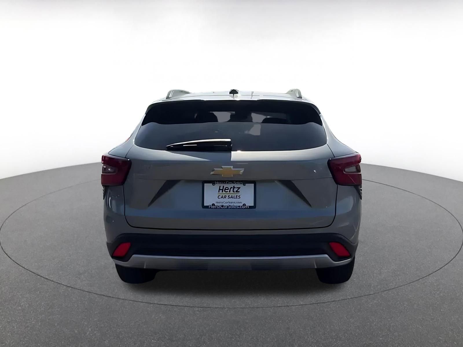 Used 2025 Chevrolet Trax LT FWD image 12