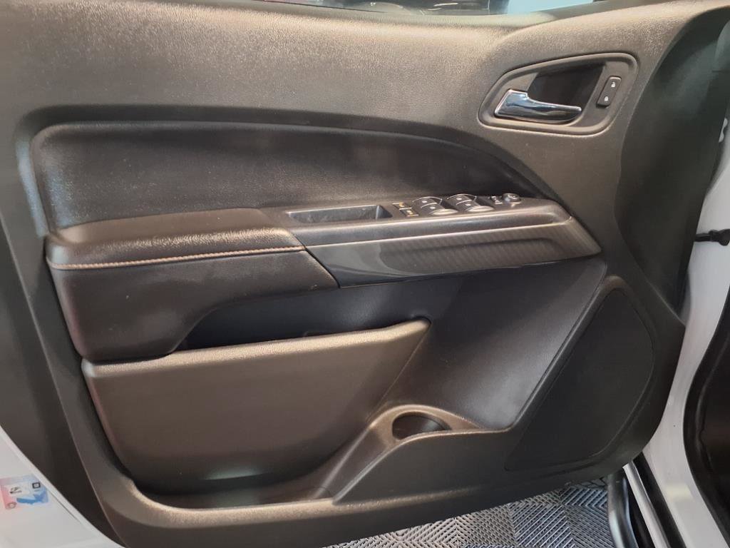 Used 2022 GMC Canyon AT4 image 16