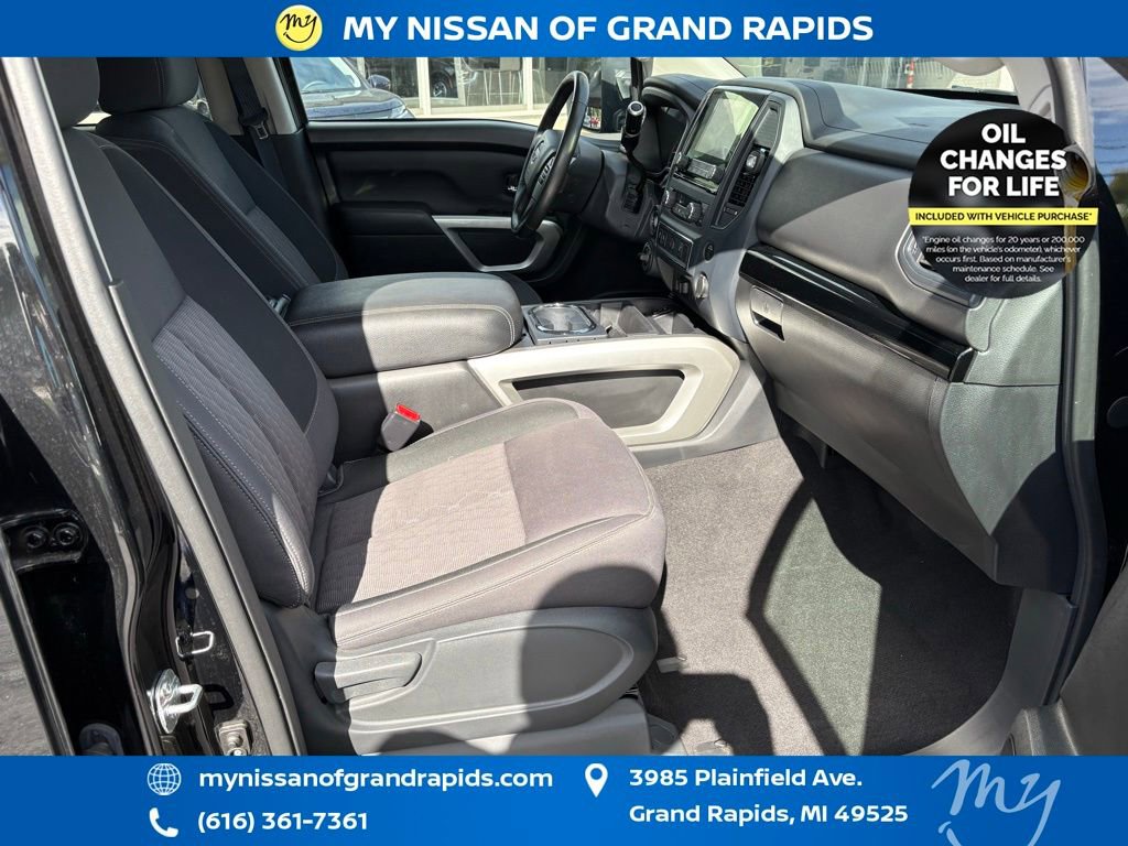 Used 2024 Nissan Titan SV w/ SV Convenience Package image 15