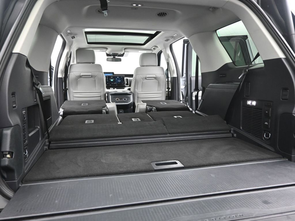Used 2025 Ford Expedition Active image 25